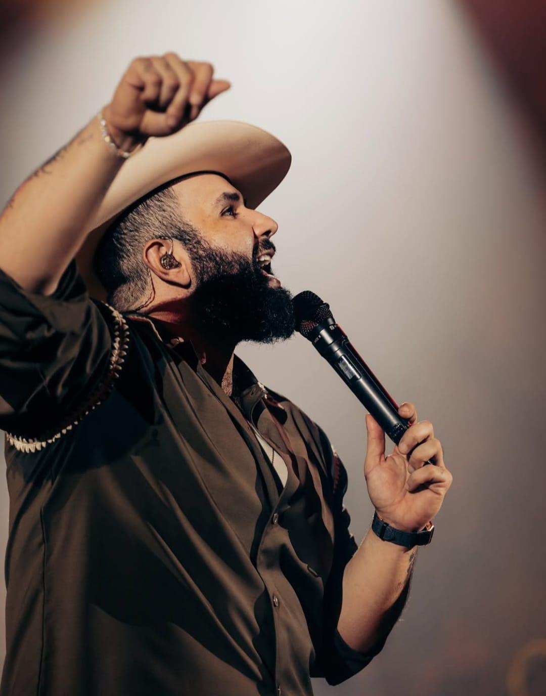 Carín León es diagnosticado de enfermedad viral