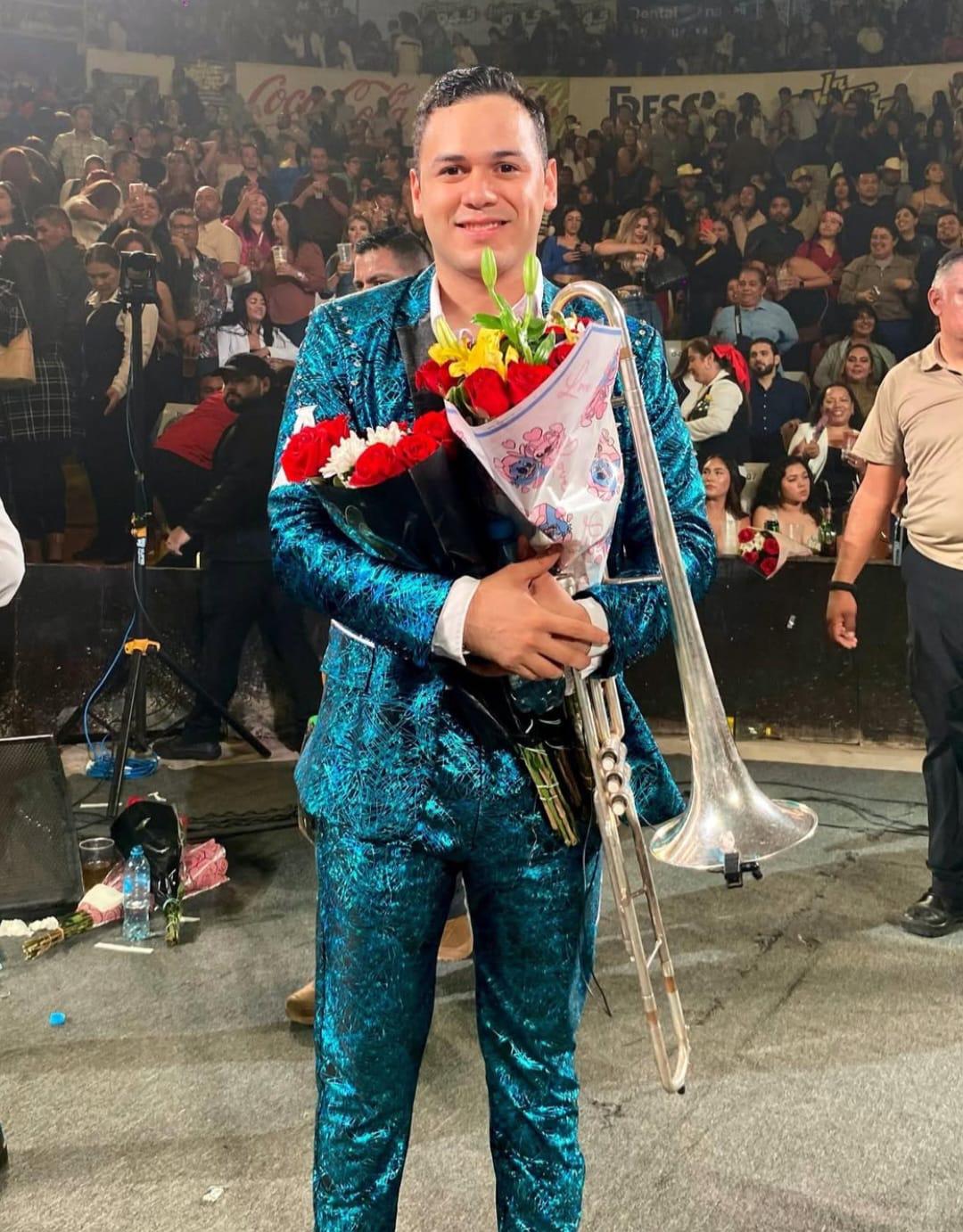 Famoso artista mexicano reacciona a las canciones de Milagro Flores