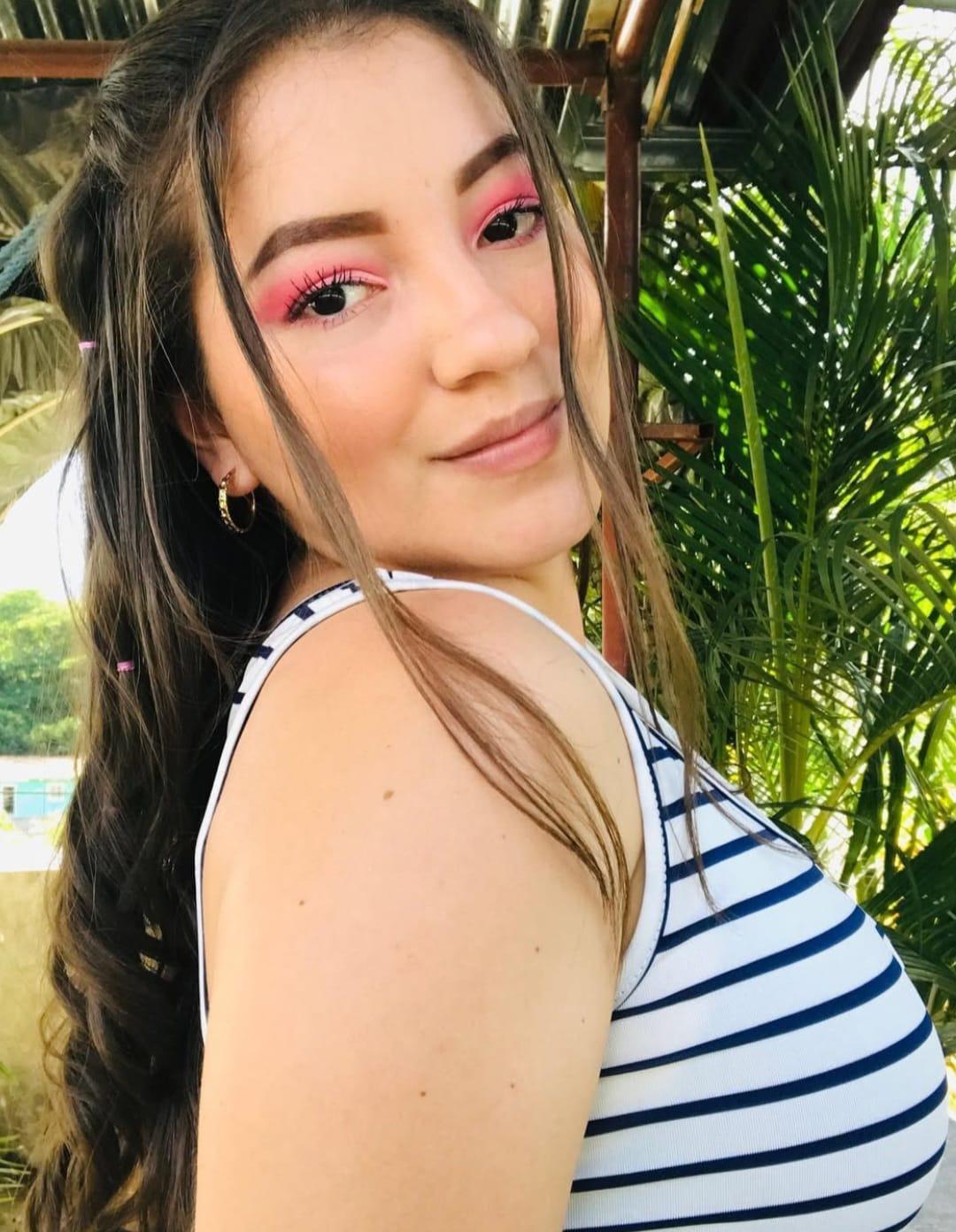 Tras dejar de trabajar con Supremo, Corina García es vista con diputado