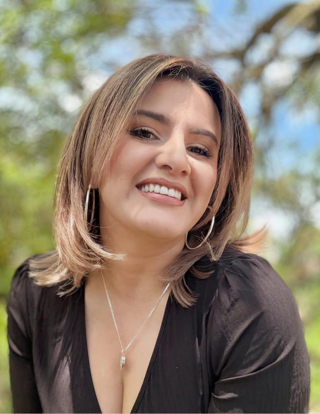 Álex Cáceres reclama a Cesia Mejía: De día es una y de noche es otra