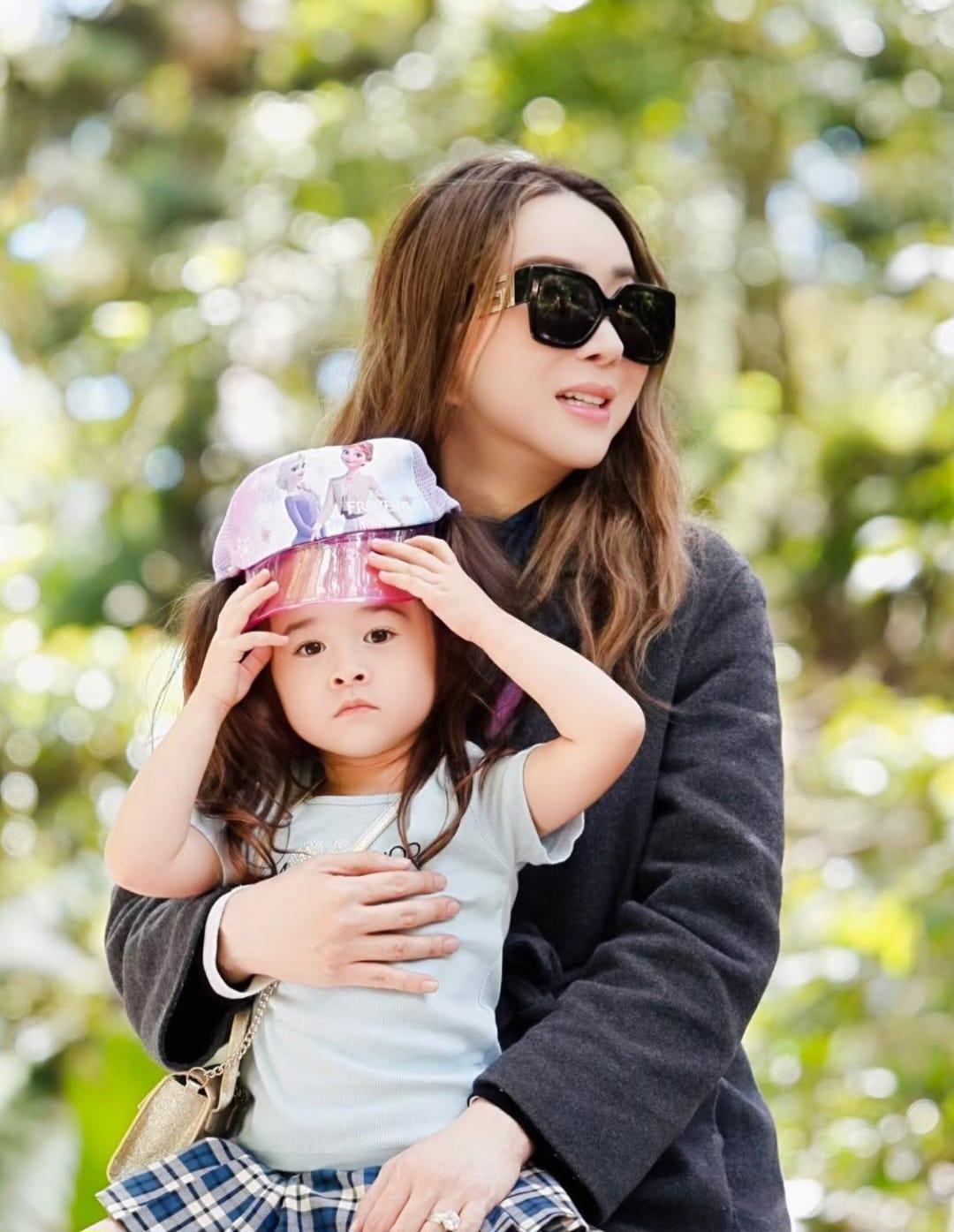 Dueña del Miss Universo sigue prófuga y revelan país donde se escondería