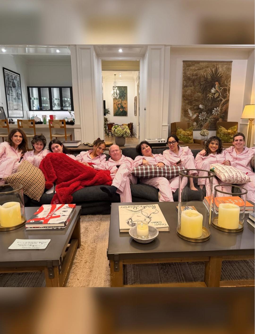 Desde Karol G hasta Justin Bieber, así celebran Navidad los famosos