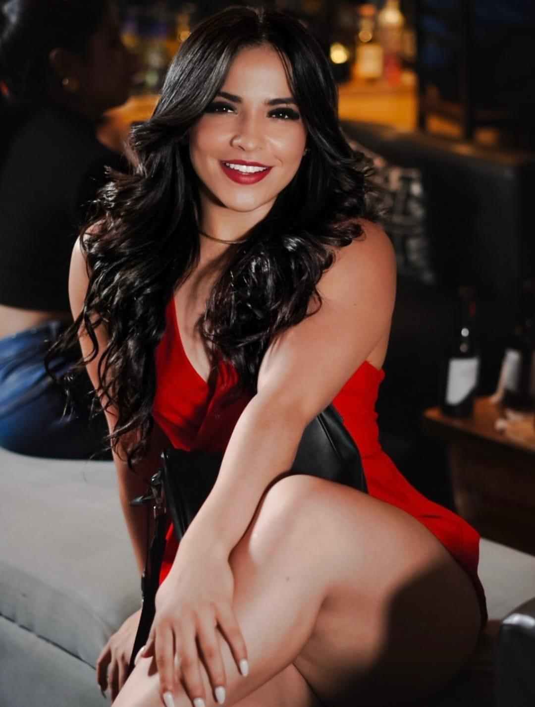 Ester Mendoza, la presentadora que conquista corazones en Honduras