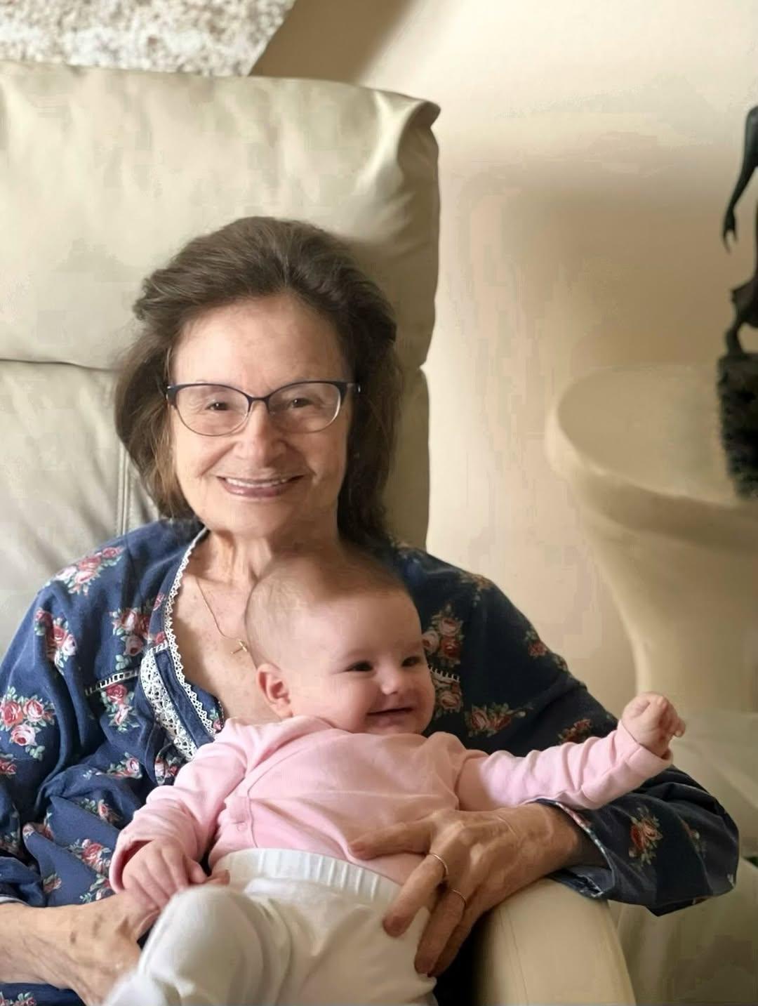 Mario Cimarro anuncia el fallecimiento de su madre, María Paz