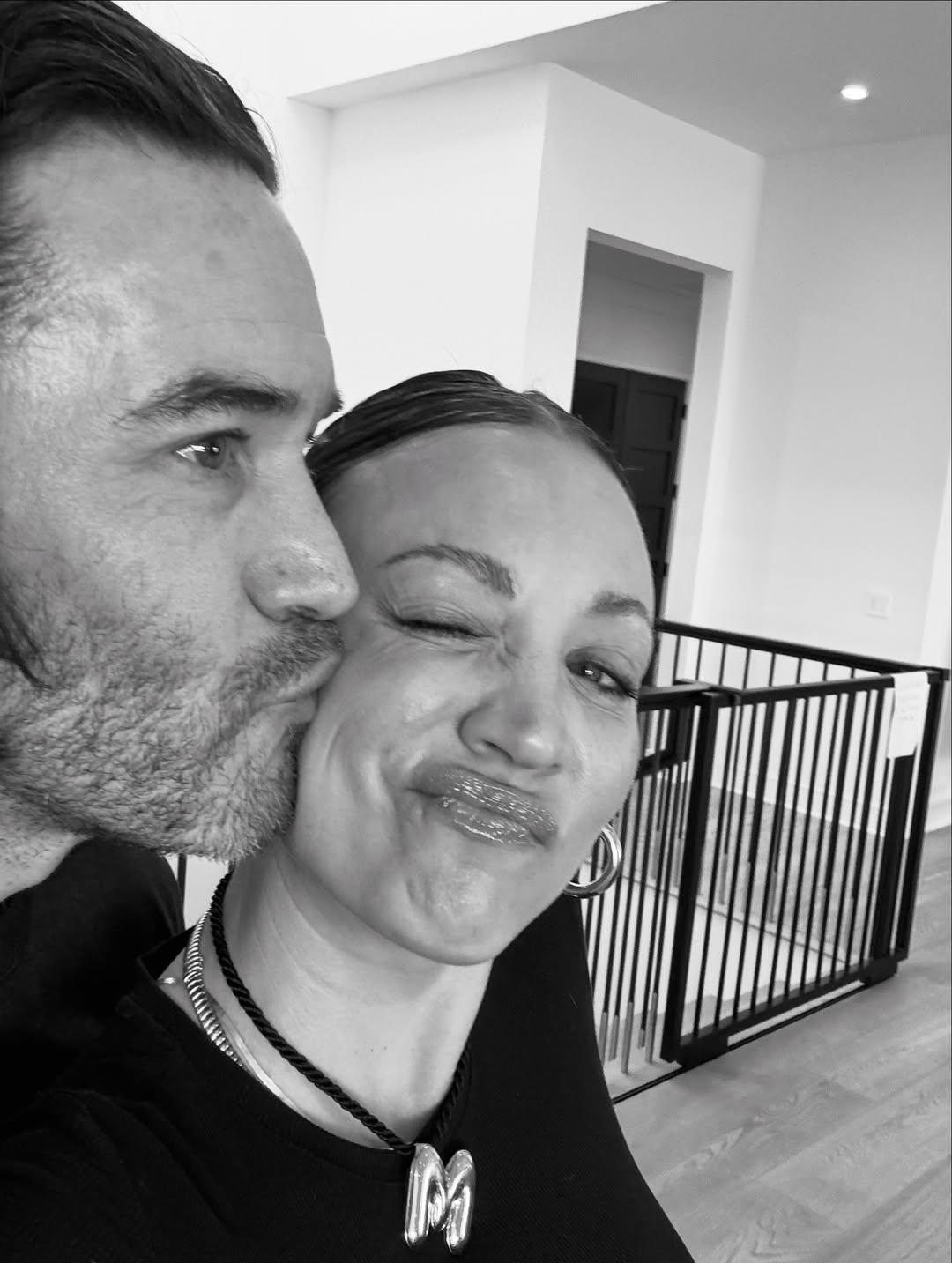 Kaley Cuoco revela por qué ella y su prometido duermen en camas separadas