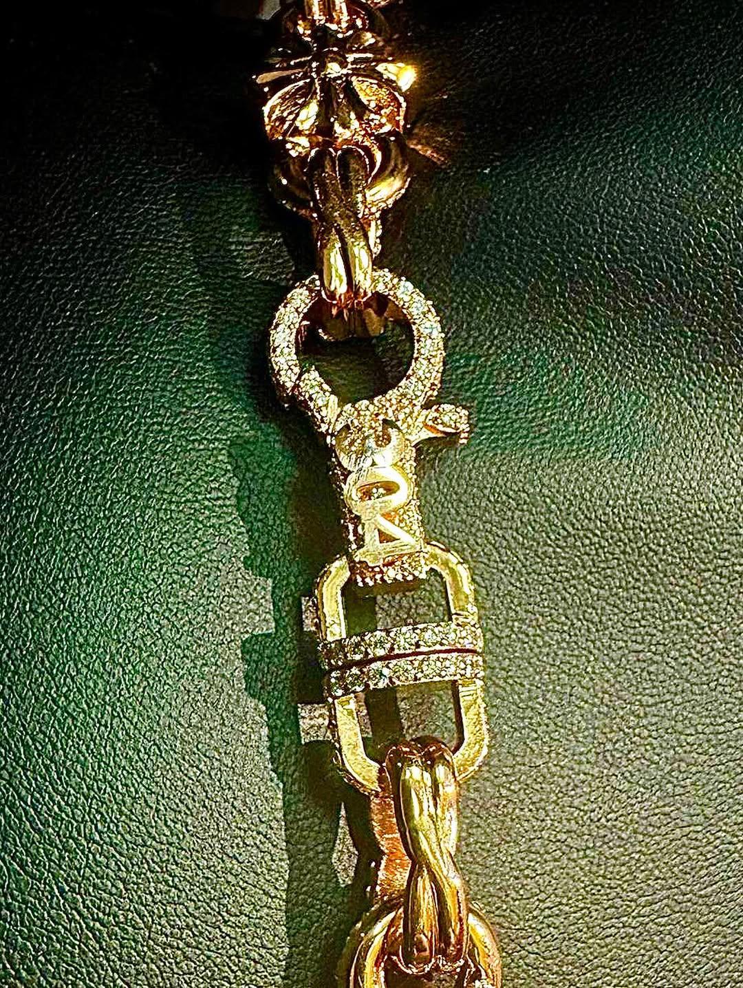 Lamine Yamal recibe un regalo de más de 10 millones de lempiras de El Alfa