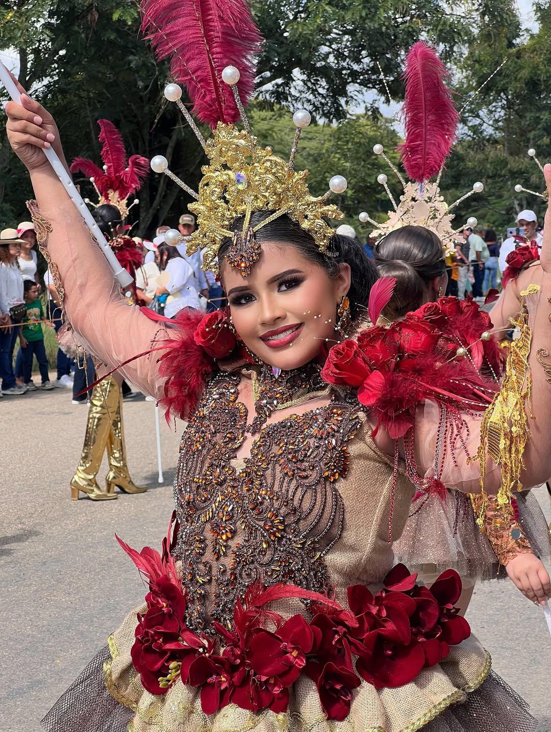 El significado detrás de los trajes de las palillonas del Valle de Jamastrán