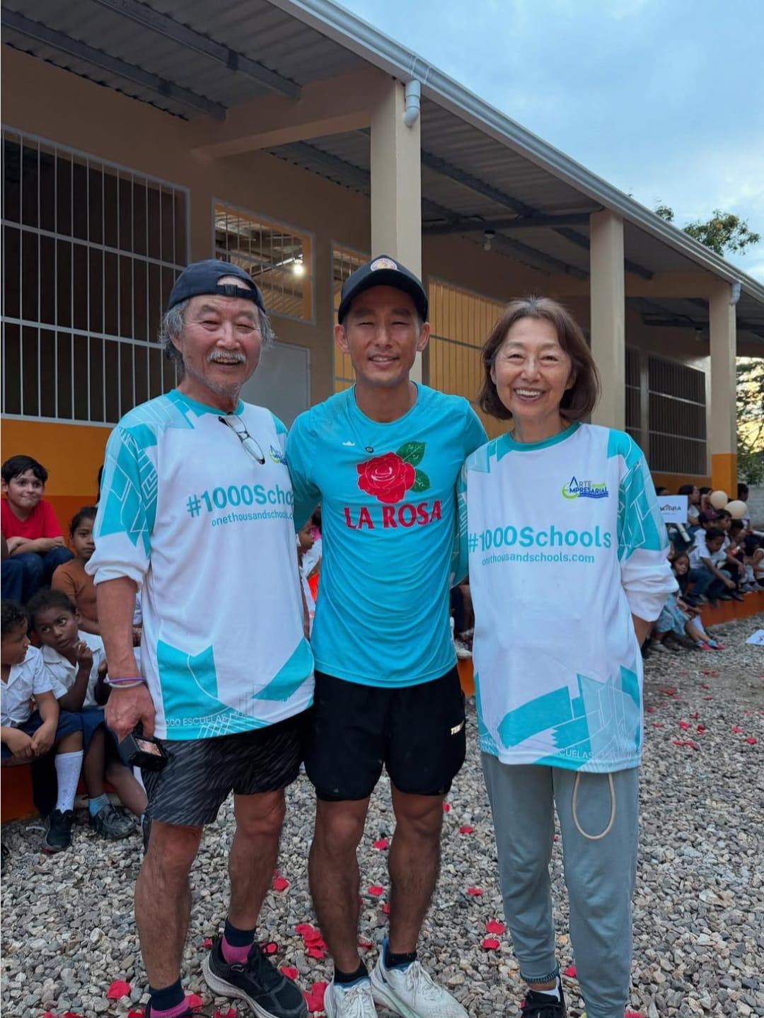 Shin Fujiyama corre 100 km para inaugurar su escuela número 100