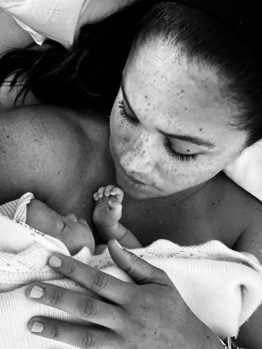 Meghan Markle revela fotos inéditas de Lilibet, la nieta menor del rey Carlos III