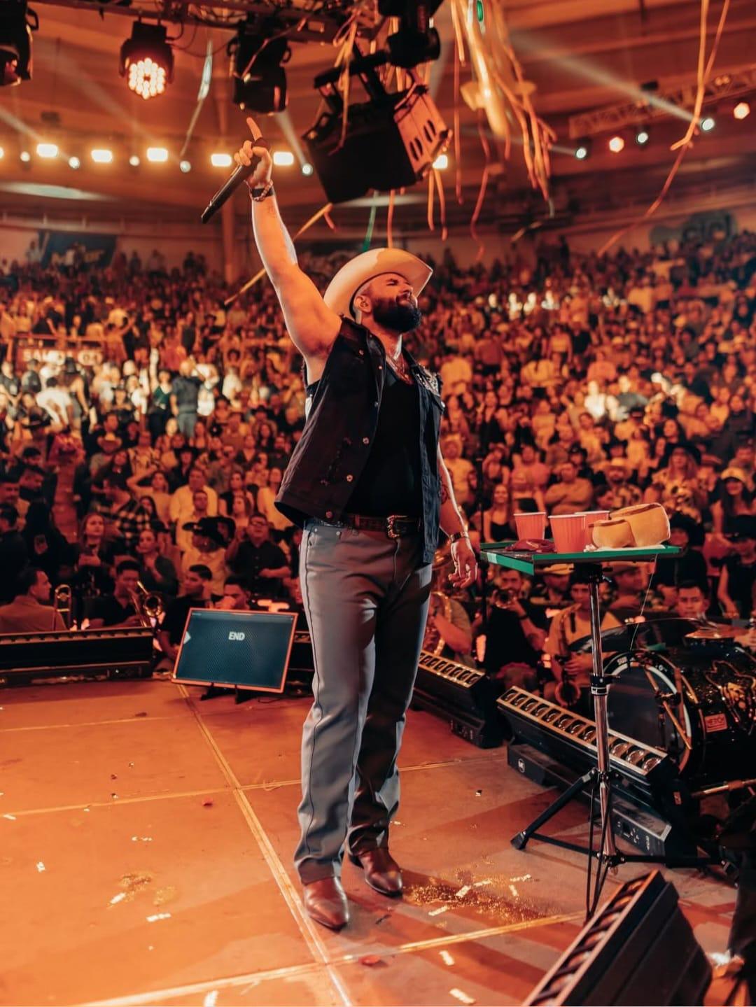 Roxanna Somoza afirma que Carin León la invitó a su concierto