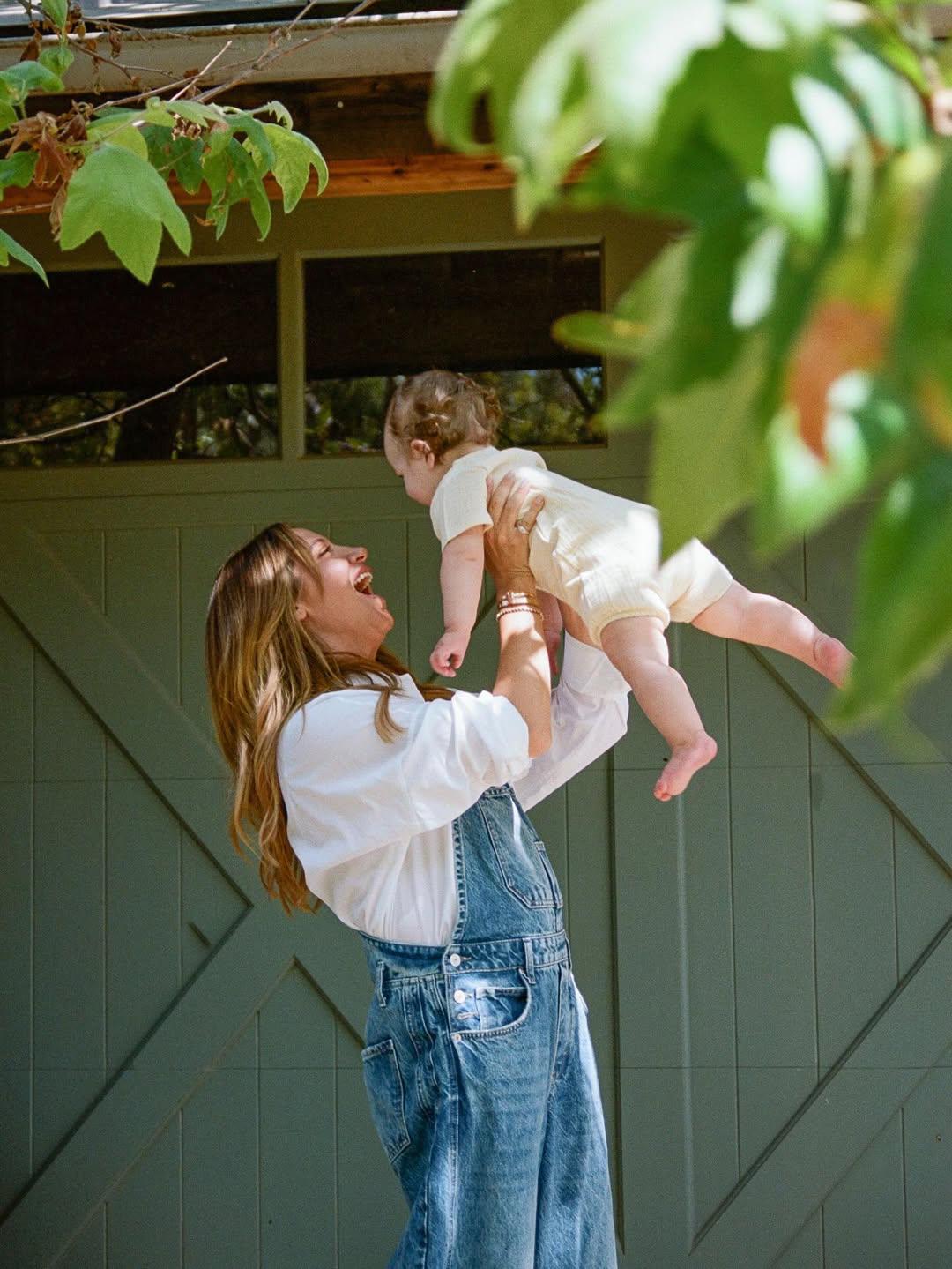 ¿Quiénes son las integrantes del grupo de mamás que Ashley Tisdale criticó?