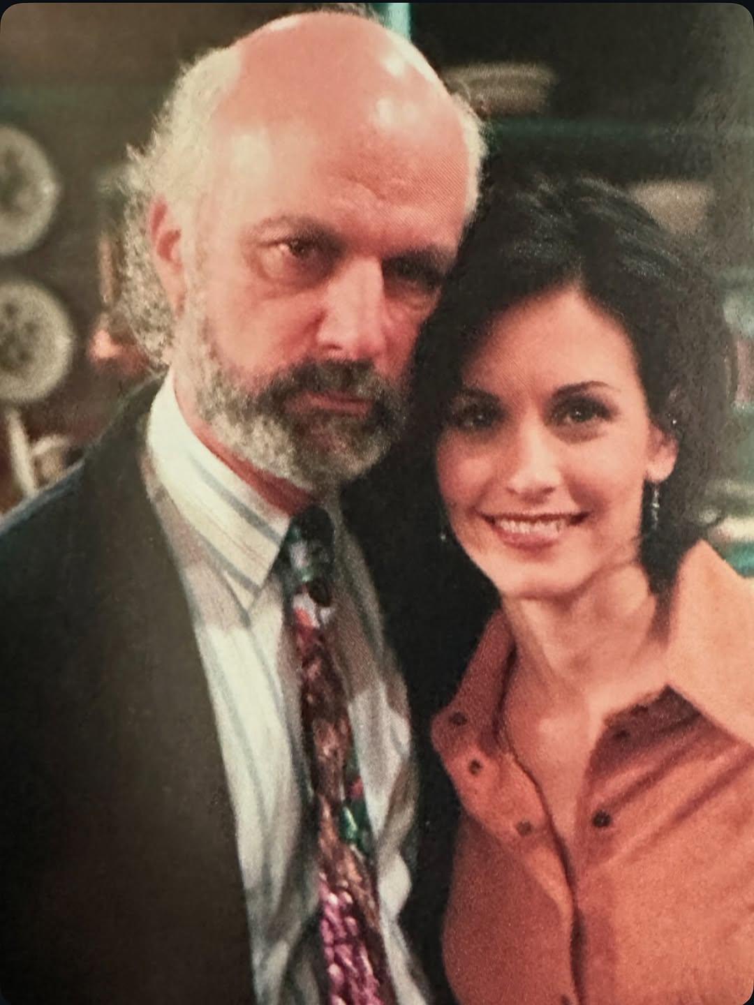 Muere James Burrows, el director que marcó la historia de Friends