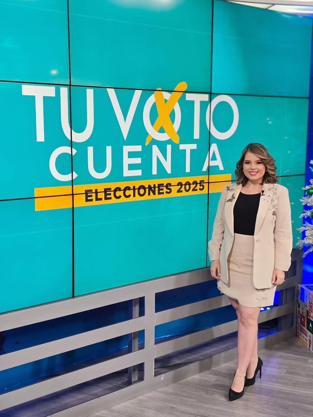 Las presentadoras de noticias nacionales y sus looks para las Elecciones 2025