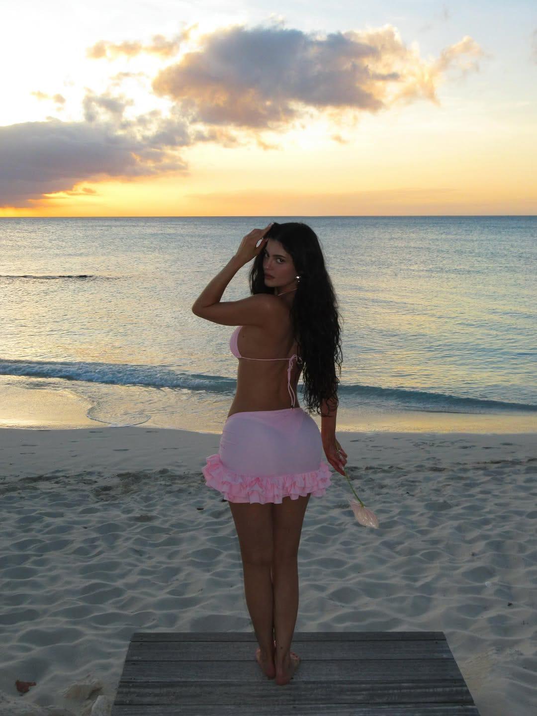 Kylie Jenner deslumbra desde el Caribe con una serie de fotografías