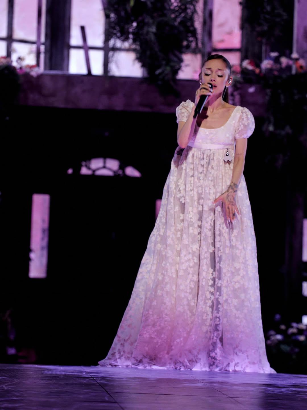 Los grandes cambios de Ariana Grande en su gira de regreso: prioriza su voz