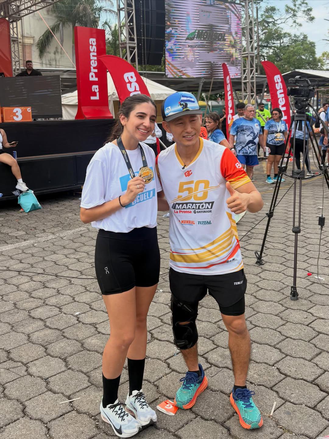Famosos hondureños corren en la Media Maratón de La Prensa 2026