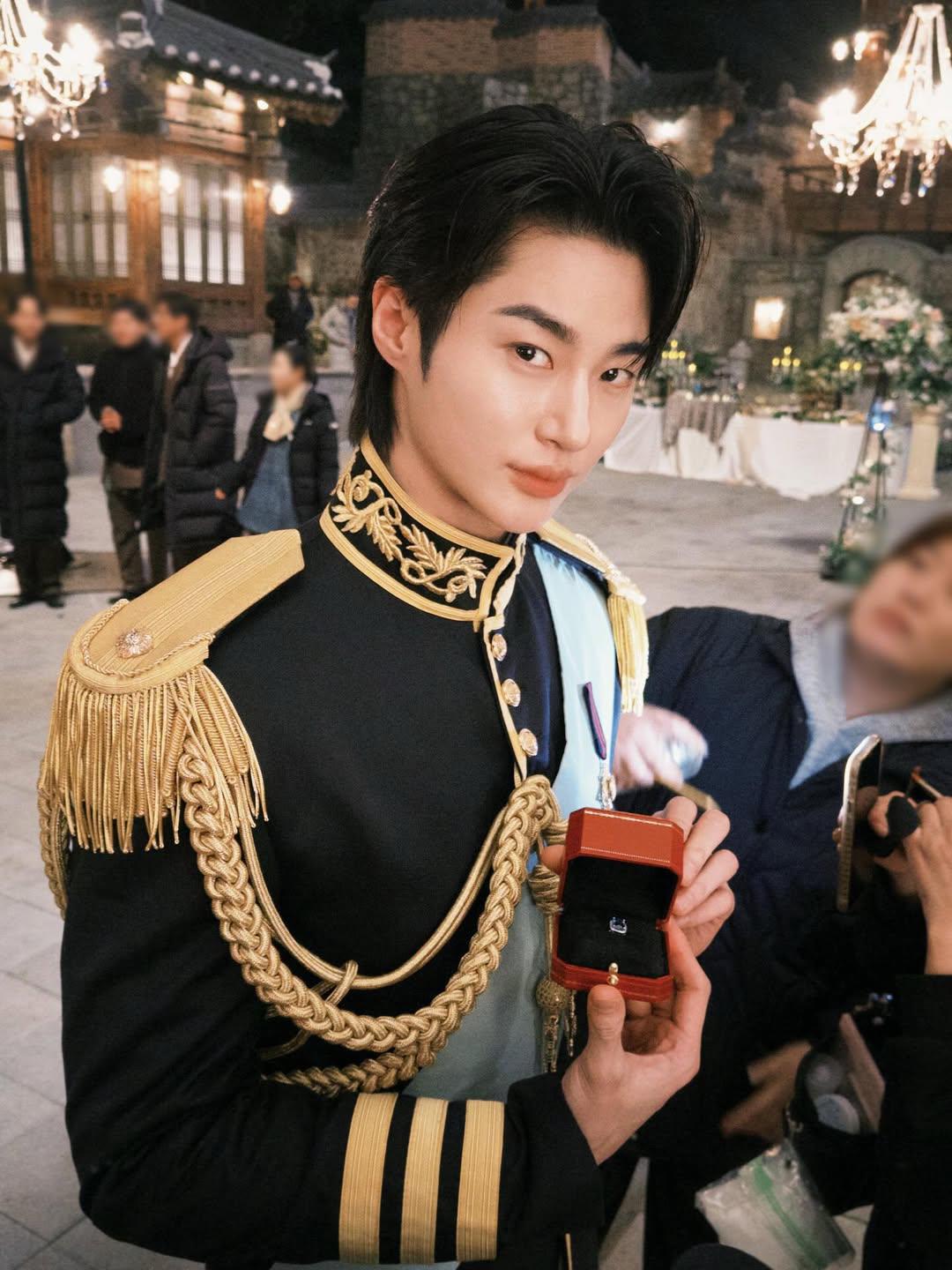 Byeon Woo Seok se disculpa por polémica de “La Corona Perfecta”