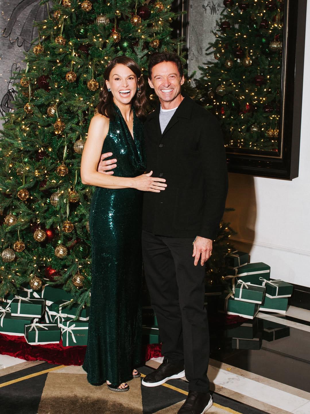 Supuestos planes de boda de Hugh Jackman y Sutton Foster se enfrían