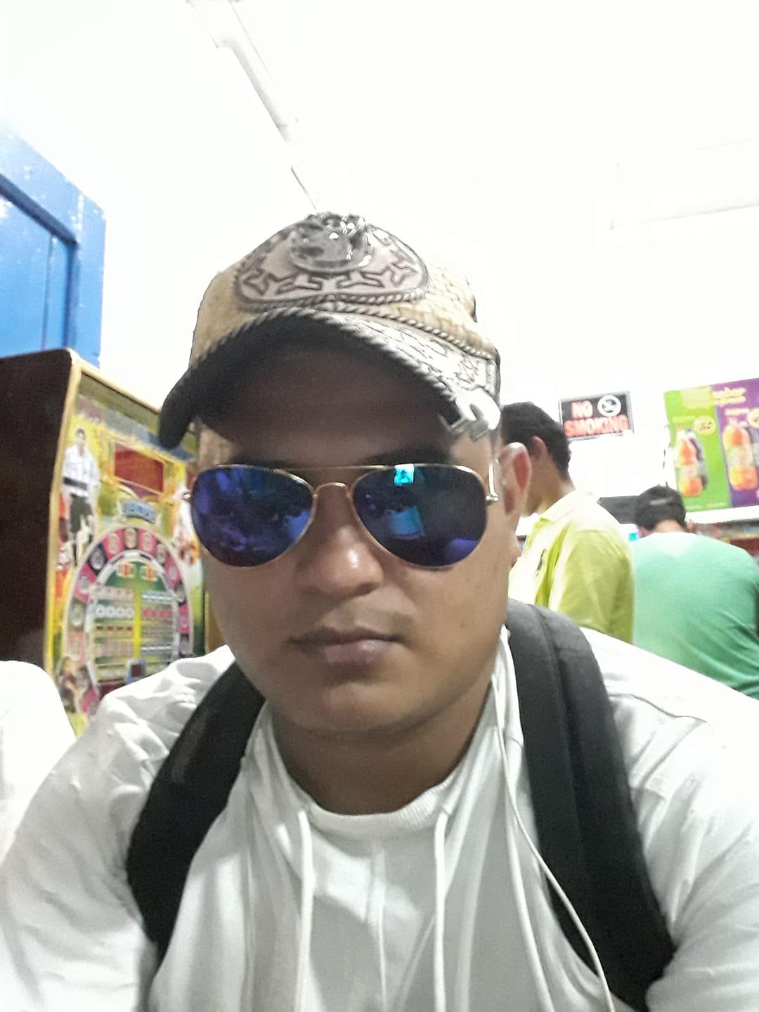 Muere motociclista al impactar con bus en desvío a San Manuel