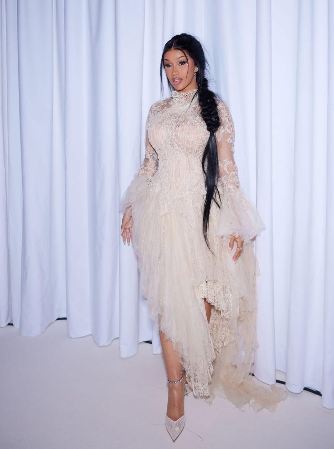 Cardi B convierte su cordón umbilical en una lujosa joya