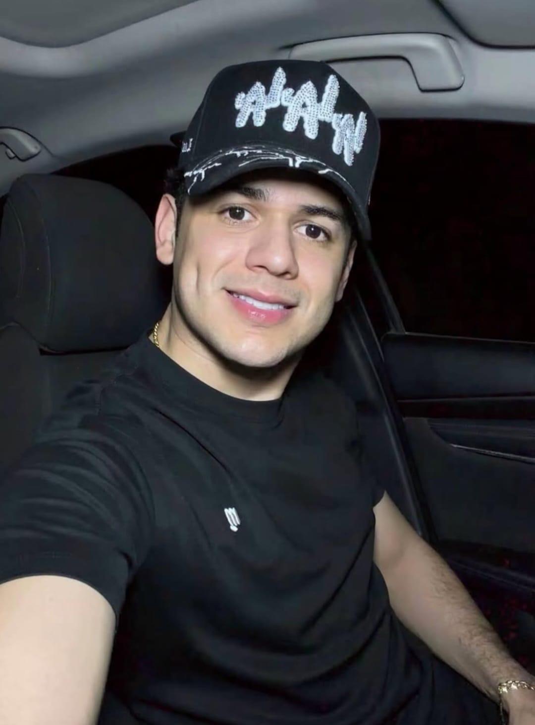 Famoso artista mexicano reacciona a las canciones de Milagro Flores