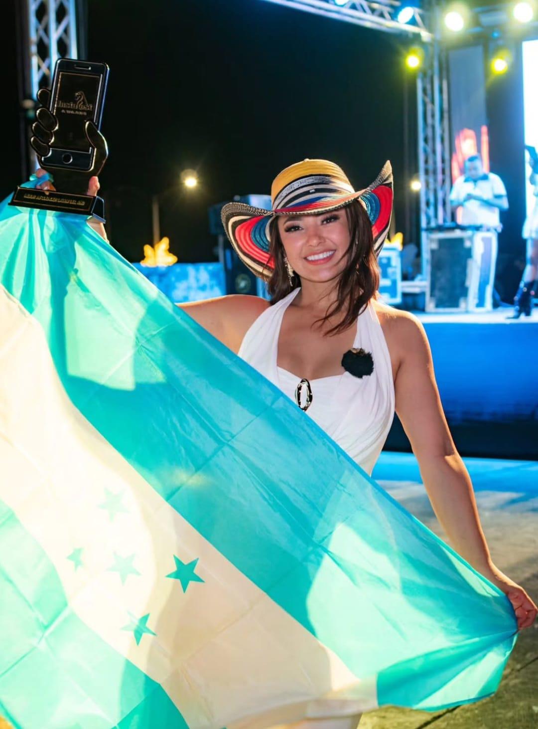 Jennifer Aplícano y Milagro Flores ganan premios internacionales