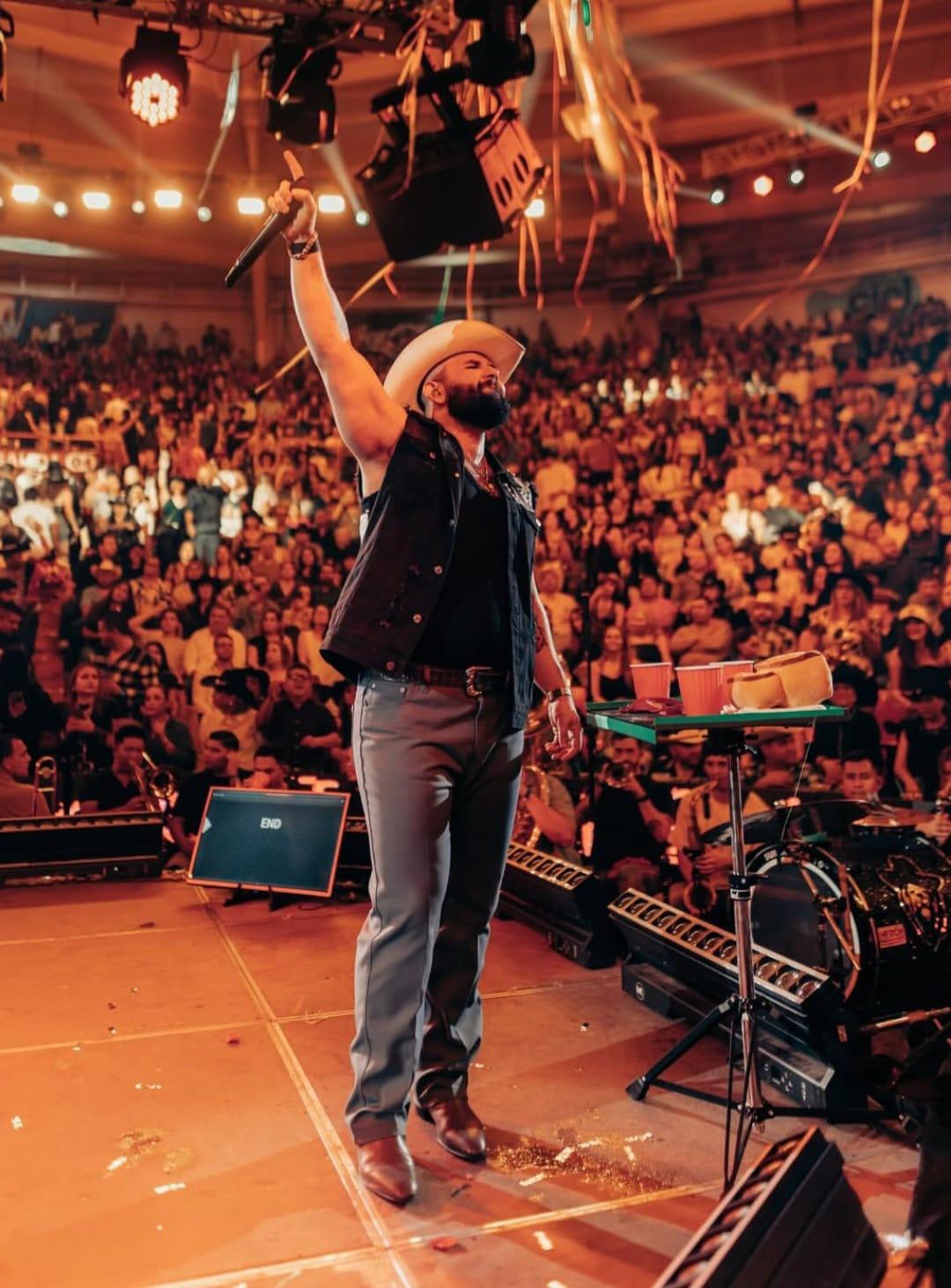 Carín León es diagnosticado de enfermedad viral