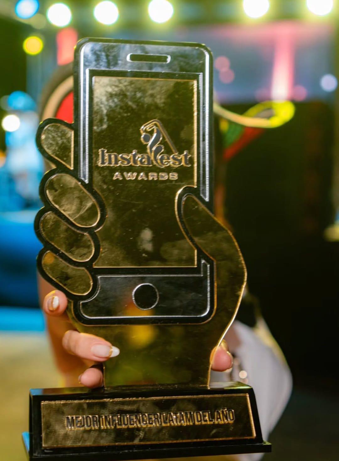 Jennifer Aplícano y Milagro Flores ganan premios internacionales