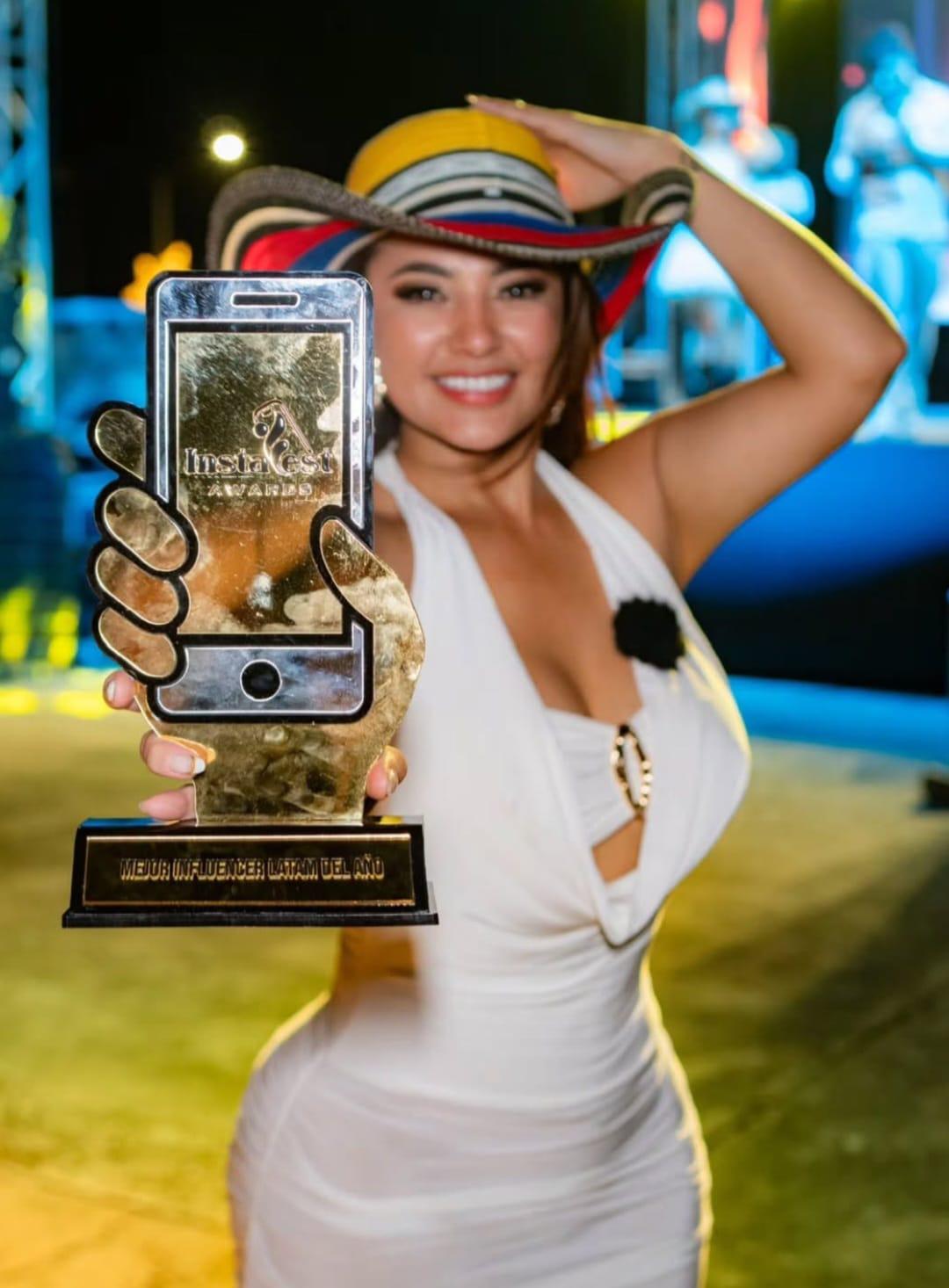 Jennifer Aplícano y Milagro Flores ganan premios internacionales