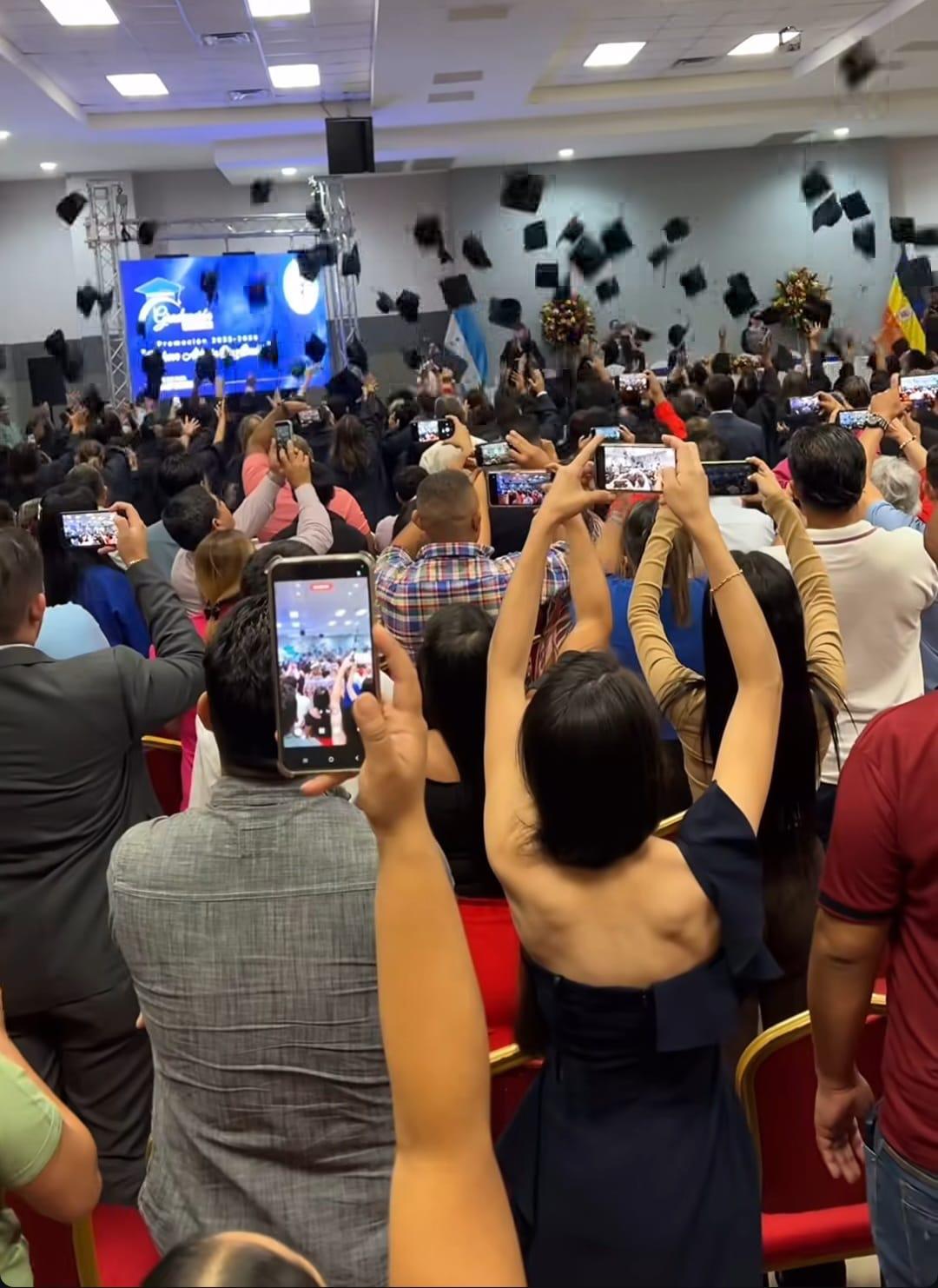 Yeimi Licona, prometida de Shin Fujiyama, recibe su título universitario