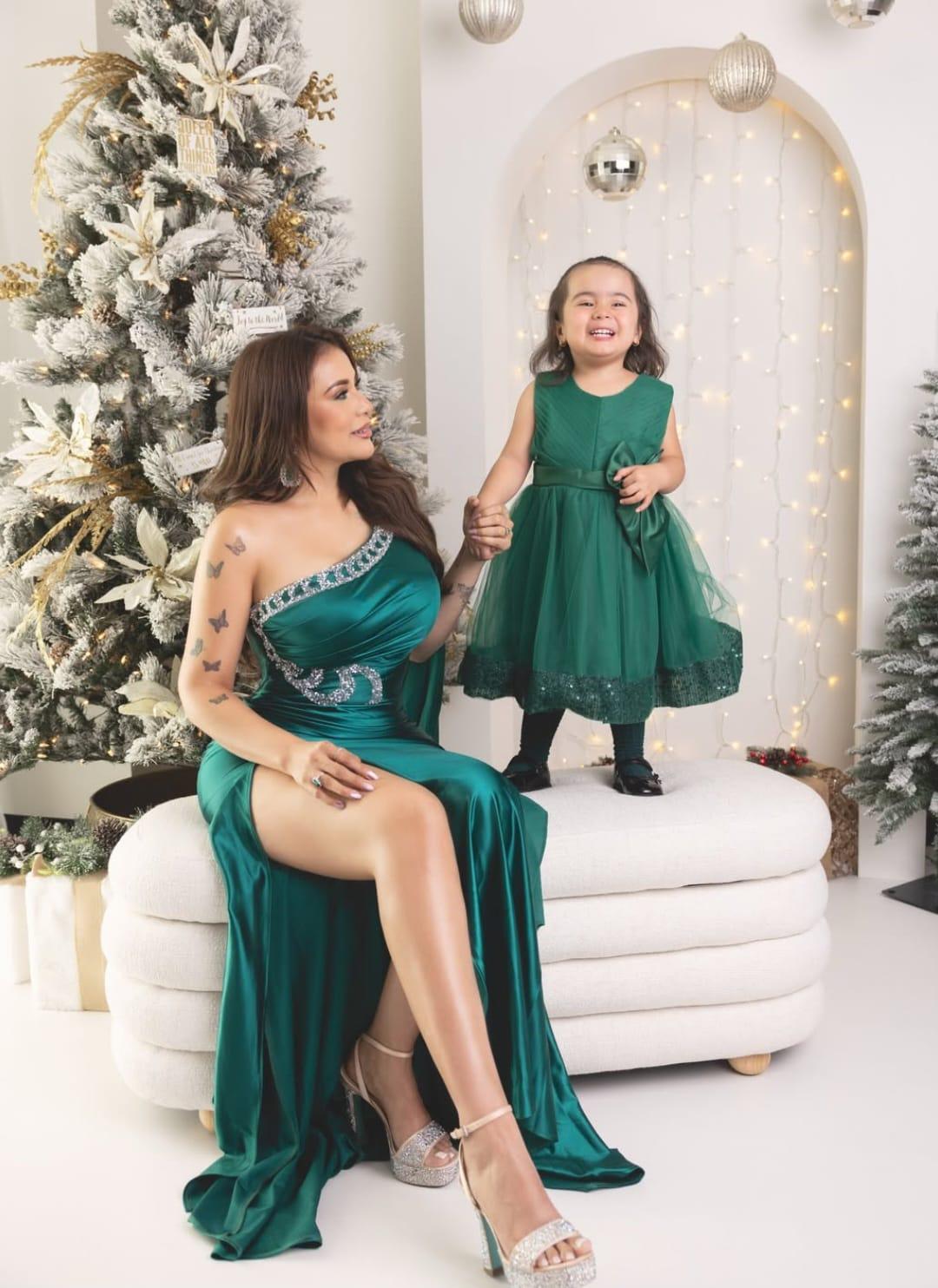 Elsa Oseguera y su hija Summer celebran la Navidad con tiernas fotos
