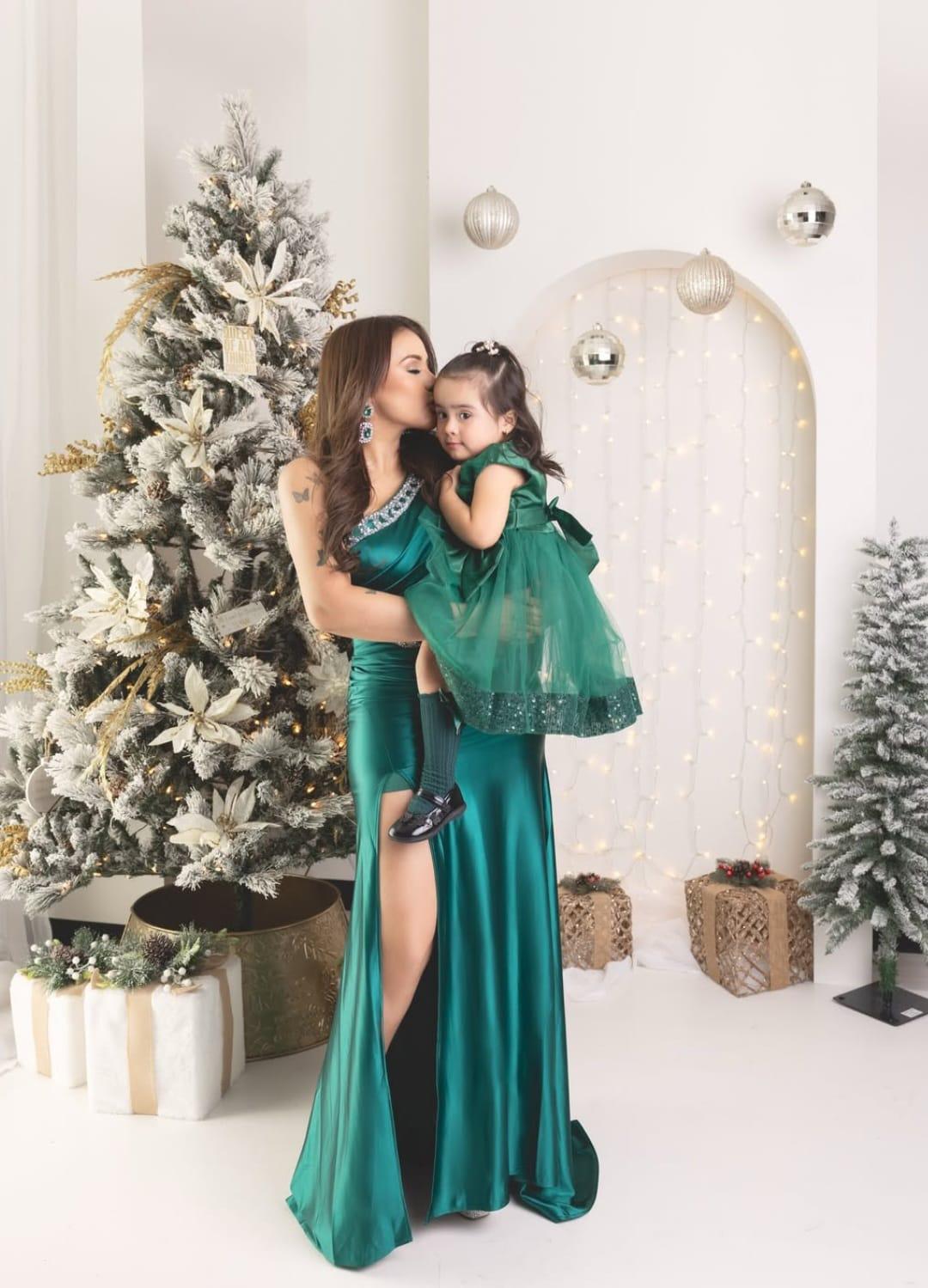 Elsa Oseguera y su hija Summer celebran la Navidad con tiernas fotos