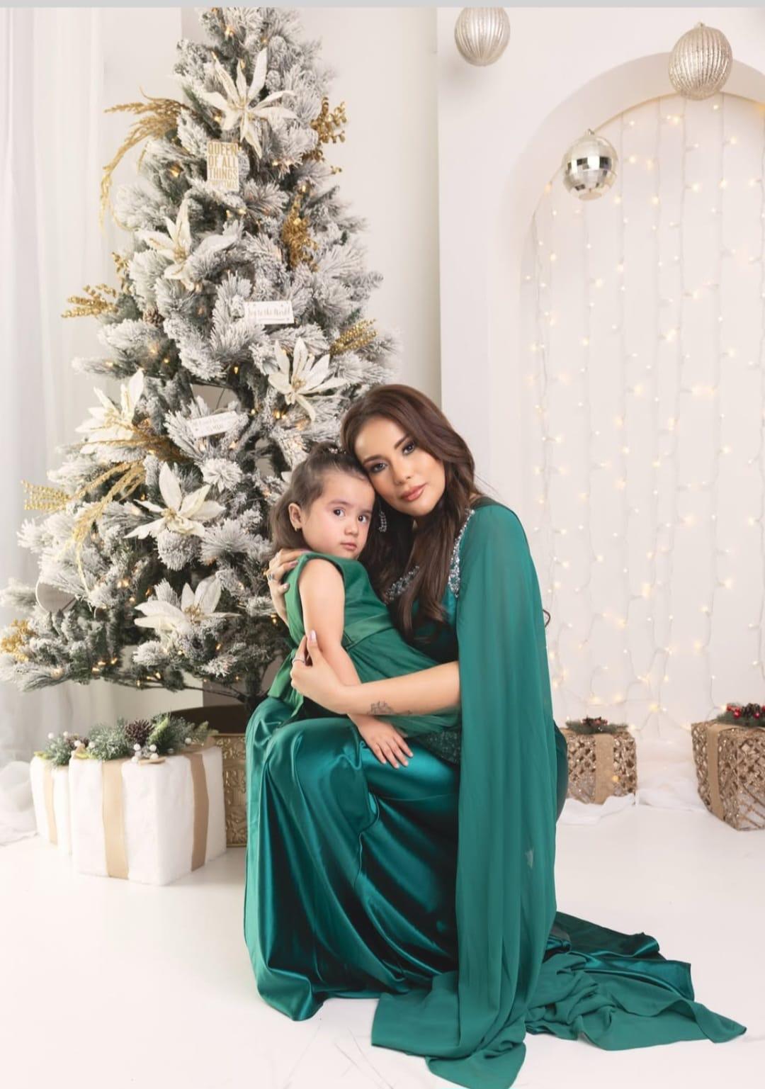 Elsa Oseguera y su hija Summer celebran la Navidad con tiernas fotos