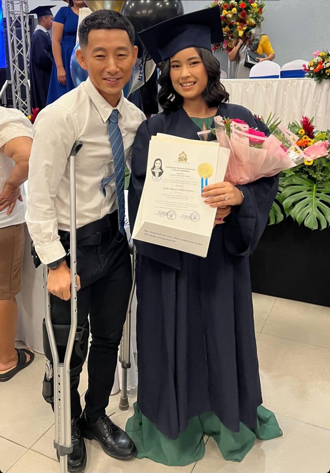 Yeimi Licona, prometida de Shin Fujiyama, recibe su título universitario