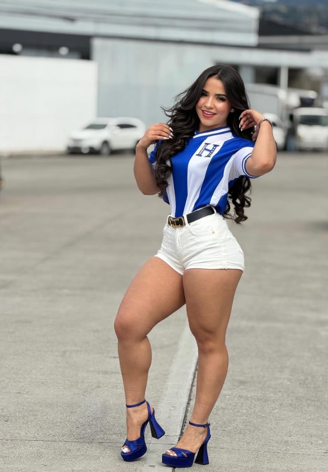 Ester Mendoza, la presentadora que conquista corazones en Honduras