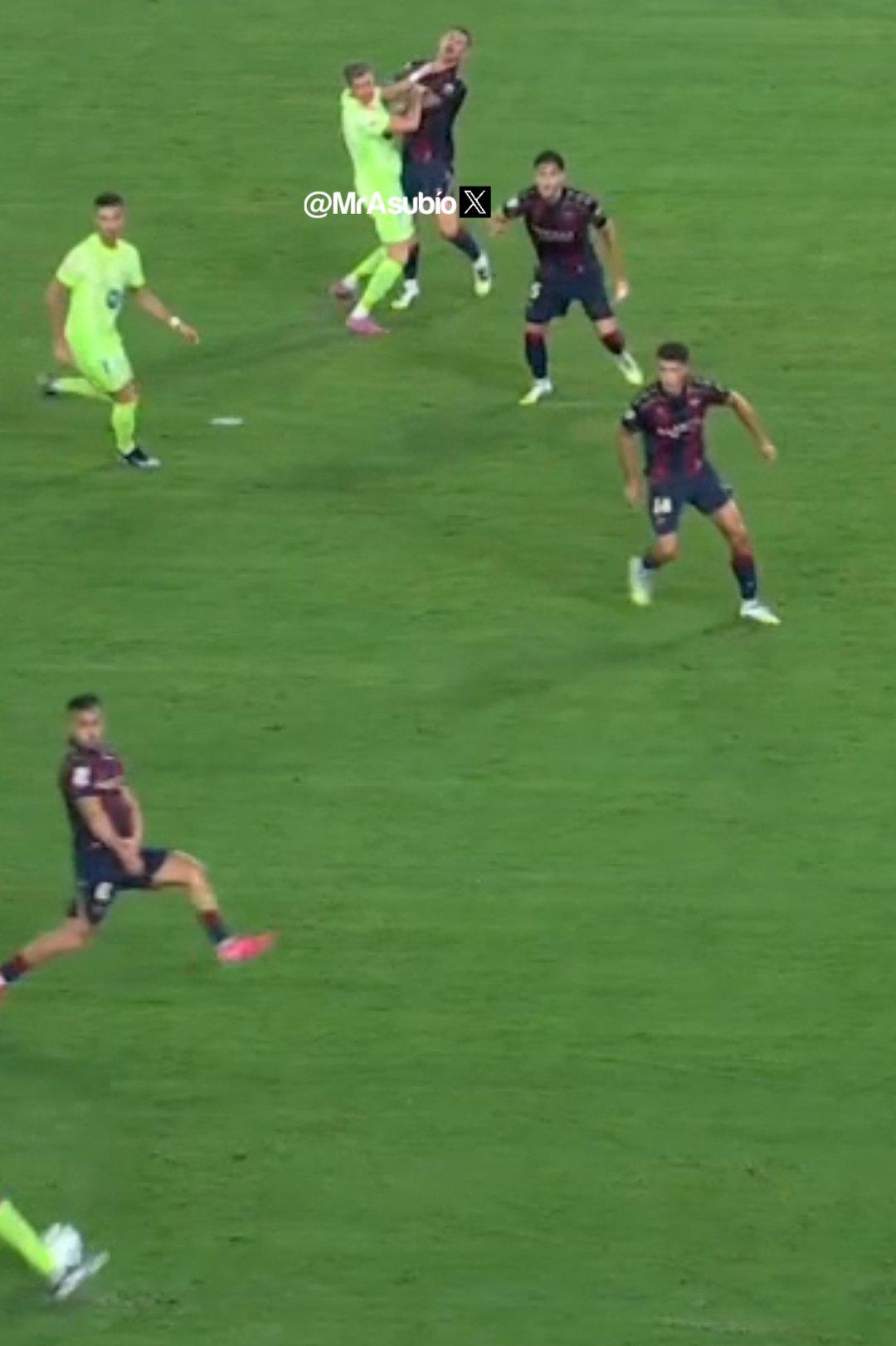 Indignación en Barcelona, polémico penal y revelan lo que pasó con Lewandowski ante Levante