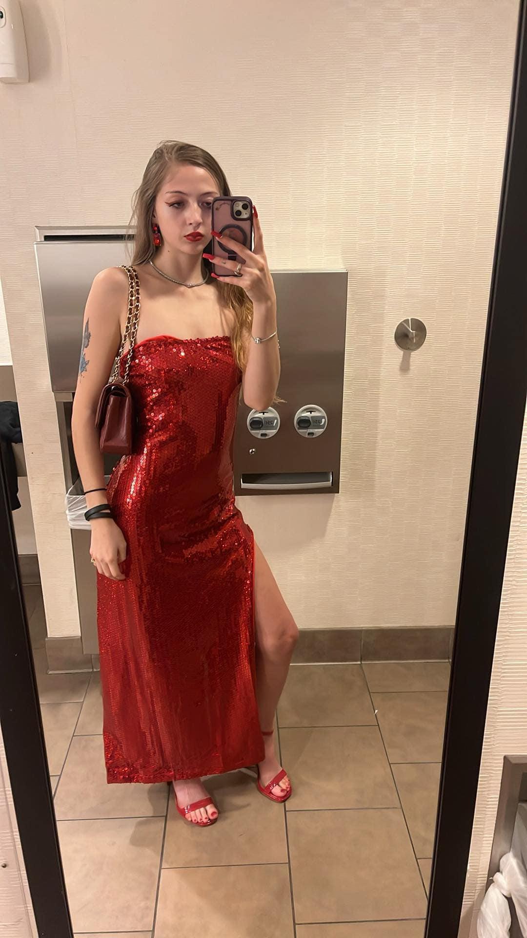 Hija mata a su padre a puñaladas; un día antes dejó un mensaje escalofriante