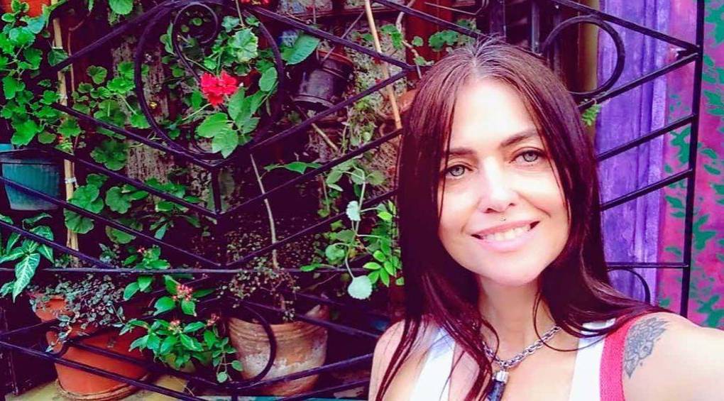 “Estoy muy feliz de estar representando este nuevo paradigma en los certámenes de belleza, porque estamos inaugurando una nueva etapa en la cual la mujer no es solo la belleza física, sino otro conjunto de valores. Soy la primera en esta generación que arranca con esto”, agregó en entrevista.