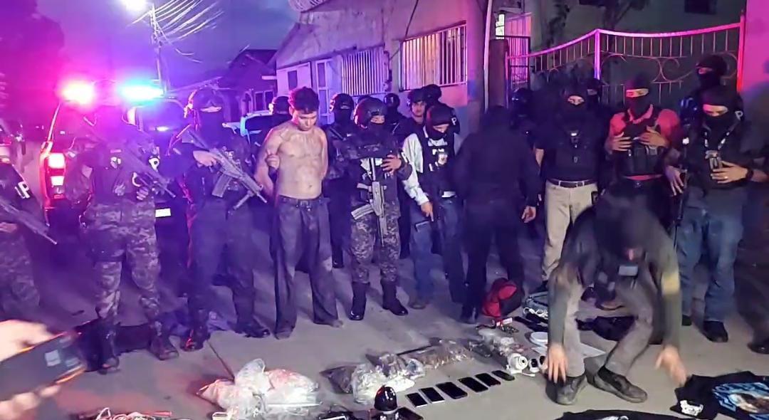 Capturan a supuesto pandillero y decomisan armamento en Montebello, Chamelecón