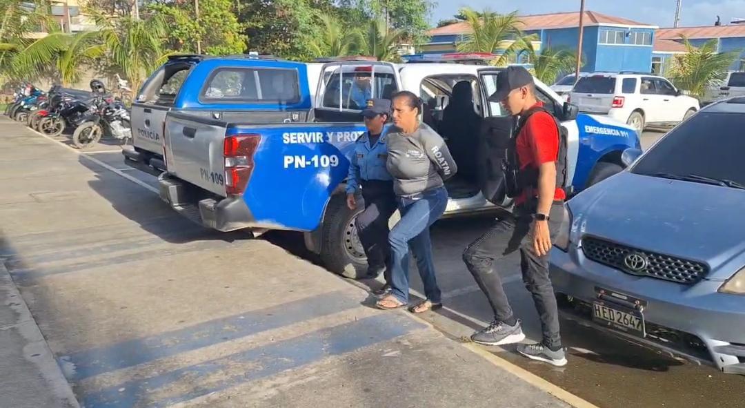 Capturan a maestra en Roatán cargando marihuana