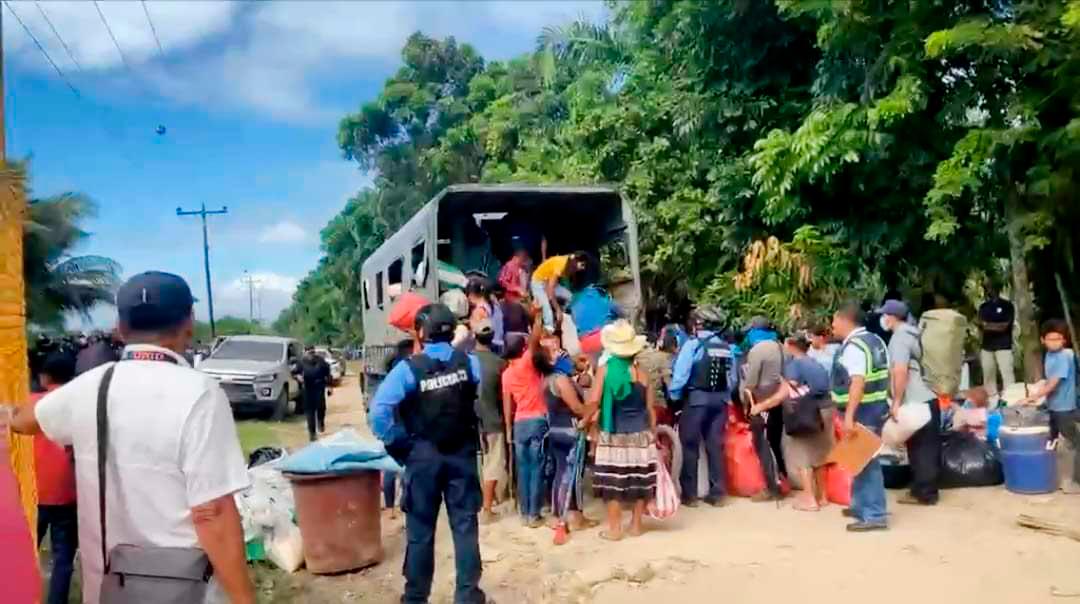 Desalojan a campesinos de fincas bananeras  en Sonaguera, Colón