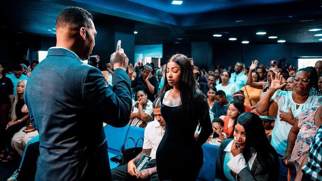 “Ese hombre me tiene mala”: Yailin presenta a su novio y aparecen en iglesia