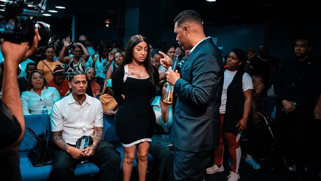 “Ese hombre me tiene mala”: Yailin presenta a su novio y aparecen en iglesia