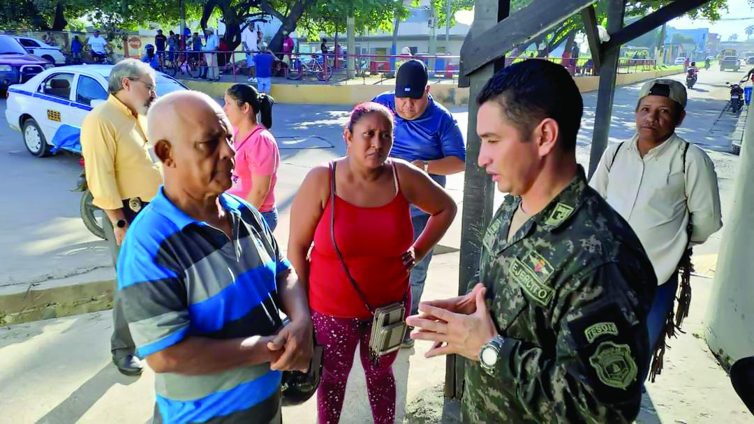 El traslado de los 467 privados de libertad que vivían hacinados en el centro penal de barrio Ingles, tomó por sorpresa a los familiares.