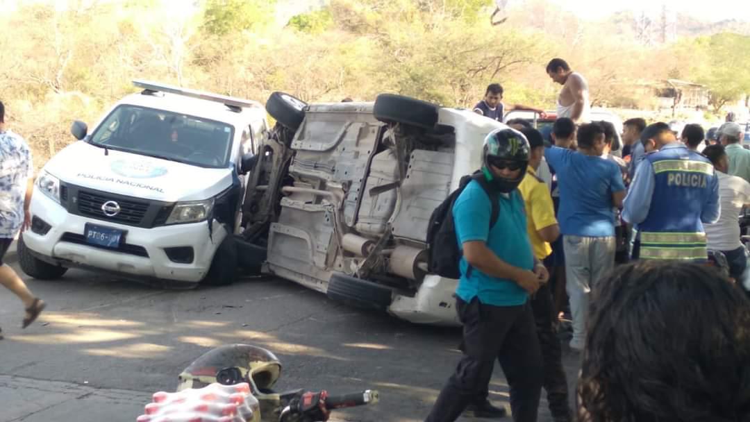 Los participantes fueron auxiliados por policías y paramédicos.
