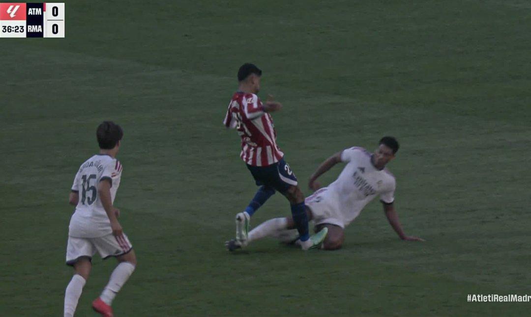 Revelado: Sale a la luz lo que dijo el VAR en polémicas del Atlético-Real Madrid