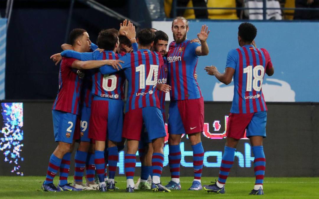 Los jugadores del Barcelona celebrando el gol de Ferran Jutlgà.