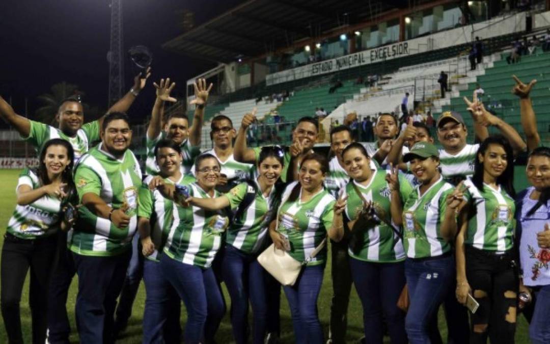 La plantilla de jugadores del Yoro FC fue acompañada por familiares en el estadio Excélsior. Foto Neptalí Romero