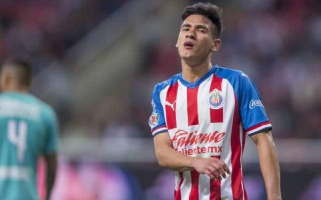 El jugador vinculado con Paola Villalobos es el extremo ofensivo Uriel Antuna que milita en Las Chivas. El futbolista fue visto coqueteando con la actriz generando múltiples críticas por su bajo rendimiento en la cancha.