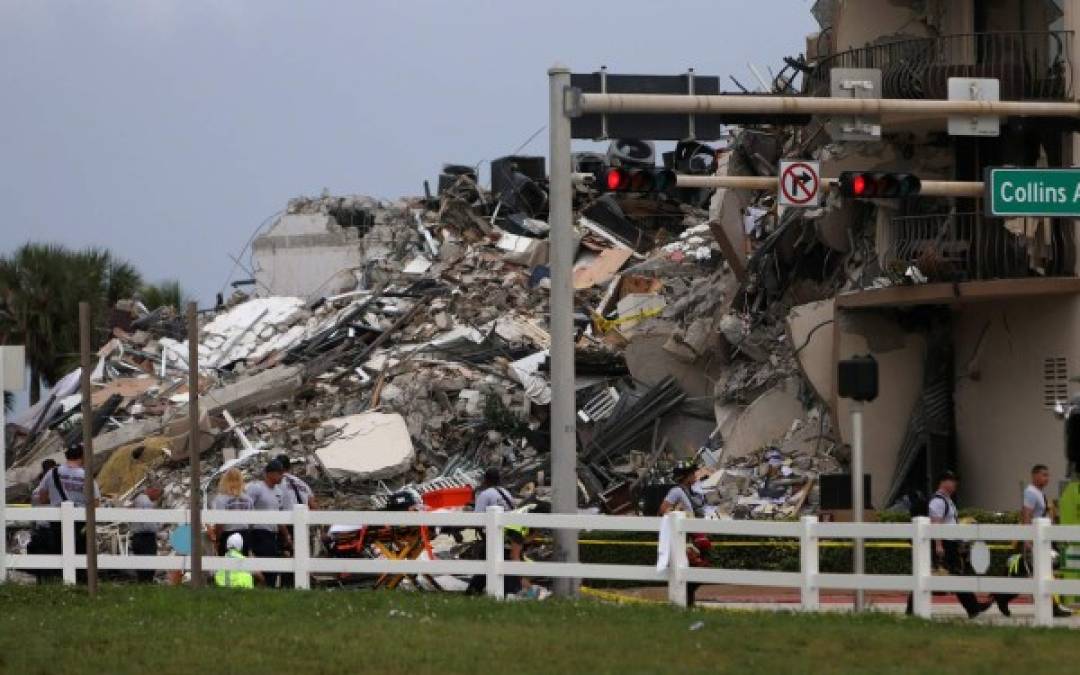 SURFSIDE, FLORIDA - JUNE 24: Rubble is piled high after the partial collapse of the 12-story Champlain Towers South condo building on June 24, 2021 in Surfside, Florida. It is unknown at this time how many people were injured as search-and-rescue effort continues with rescue crews from across Miami-Dade and Broward counties. Joe Raedle/Getty Images/AFP<br/><br/>== FOR NEWSPAPERS, INTERNET, TELCOS & TELEVISION USE ONLY ==<br/><br/>